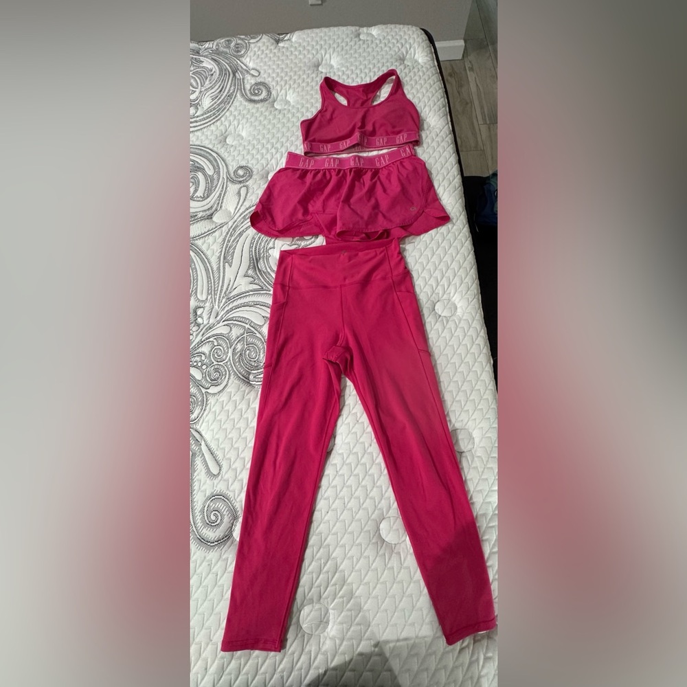 GAPfit Fuchsia Activewear Ensemble